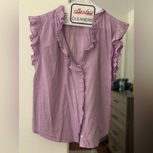 Elan Sleeveless Button Up Ruffle
Cotton Top lavender size M